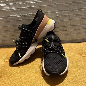 Women’s sneakers